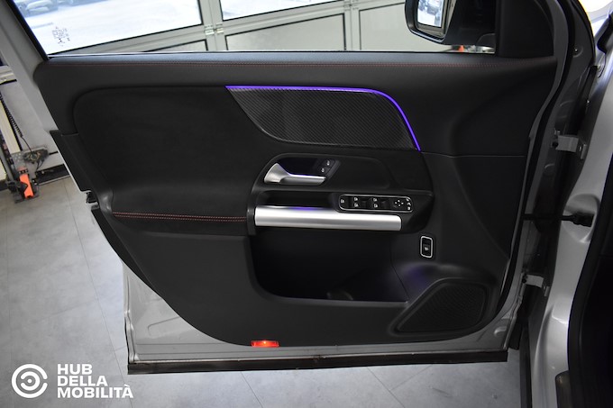 MERCEDES-BENZ GLA 200 d Automatic Premium